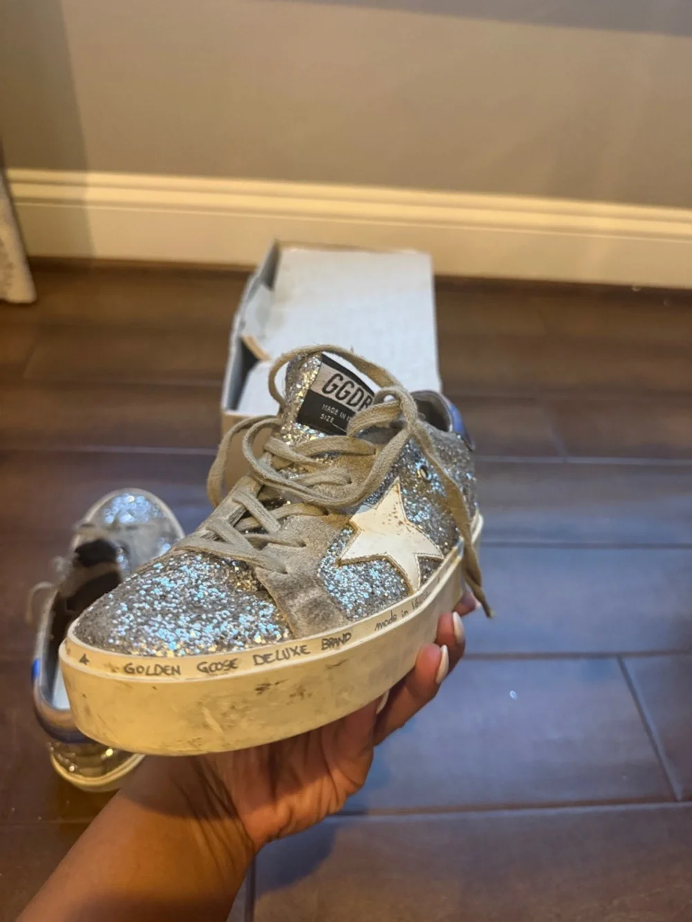 Authentic Golden Goose Glittery Low-Top Sneakers with Metallic Accents - Picture 5 of 7